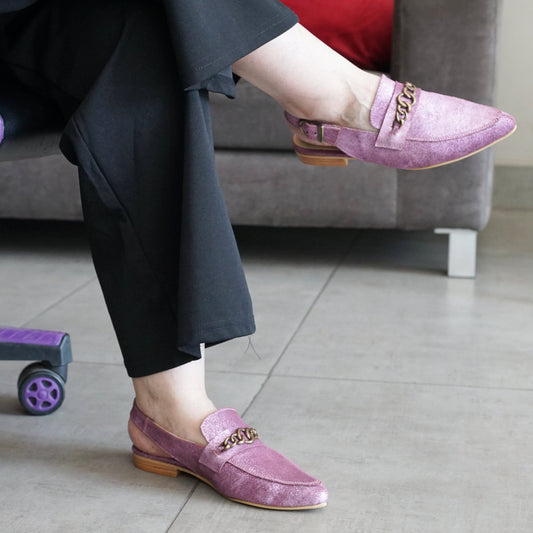 Babucha morada con cadena