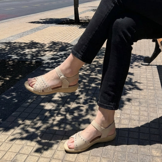 Sandalia nude Mujer con tachas