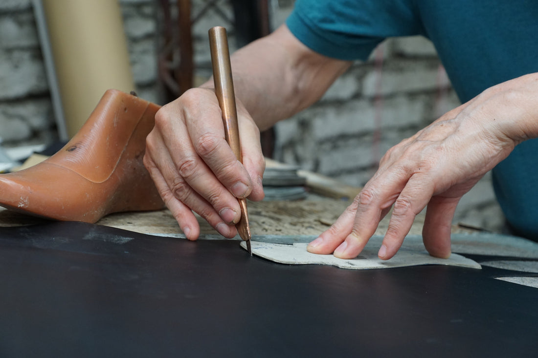Del taller al clóset: El proceso detrás de un zapato de cuero hecho a mano en Chile