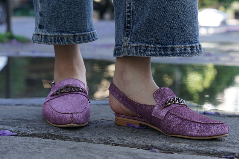 Zapatos morados mujer: Ideas para combinarlos sin miedo