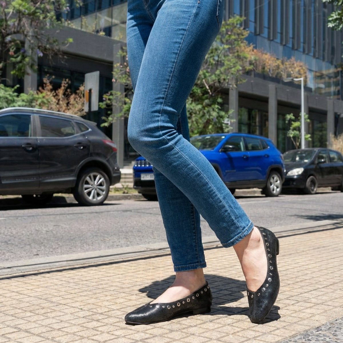 Ballerina negra con tachas
