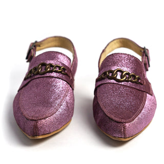 Babucha morada con cadena