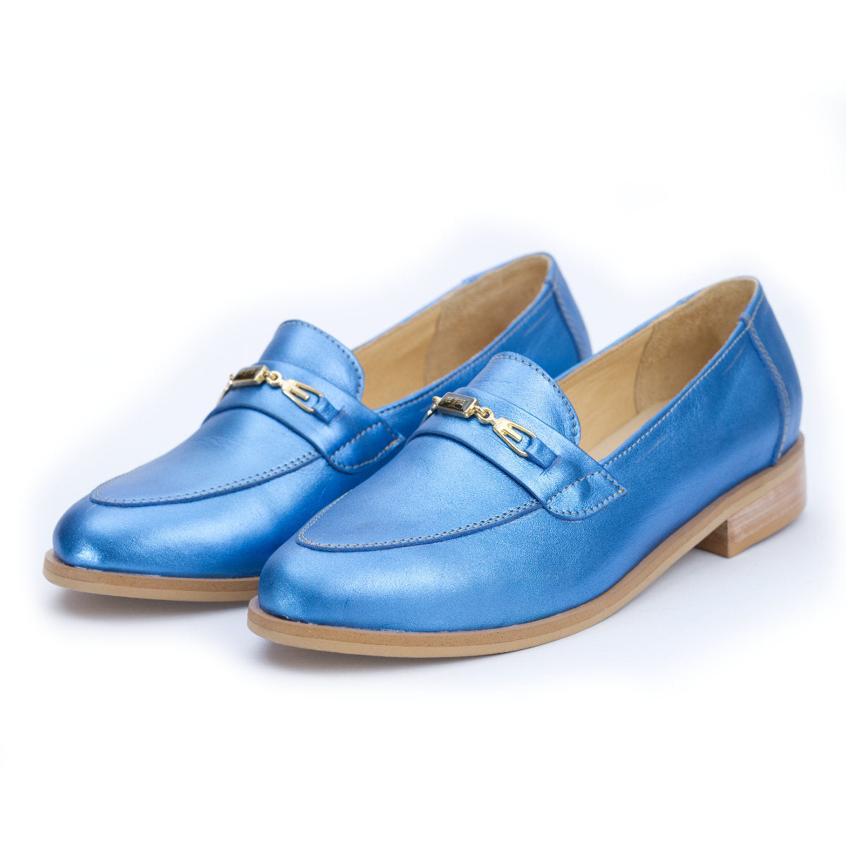 ⁠Mocasín azul con cadena mujer