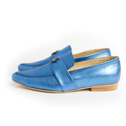 Mocasín azul metálico mujer