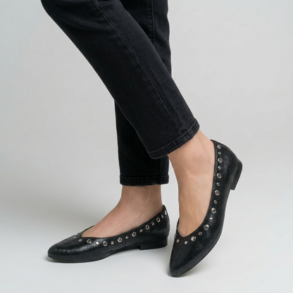 Ballerina negra con tachas