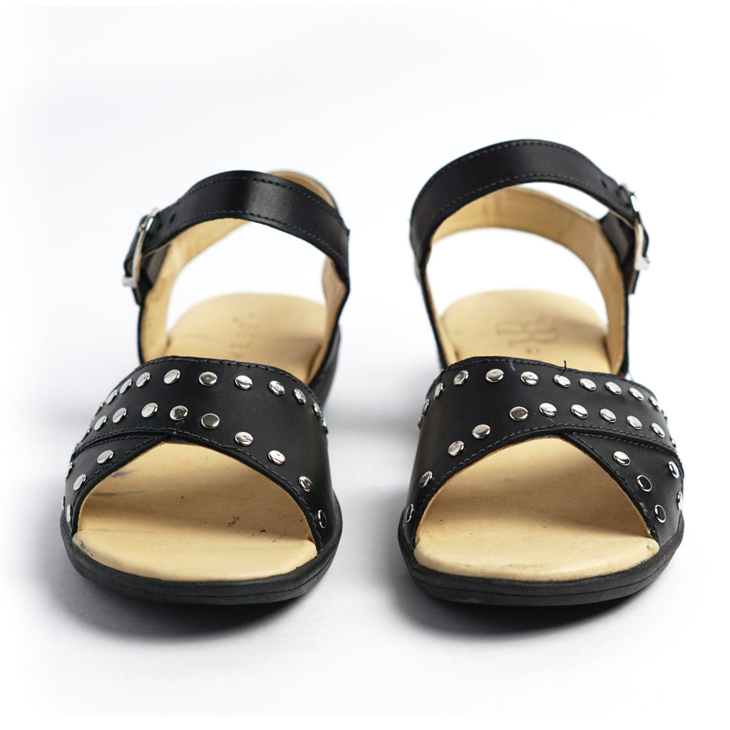Sandalia negra mujer con tachas
