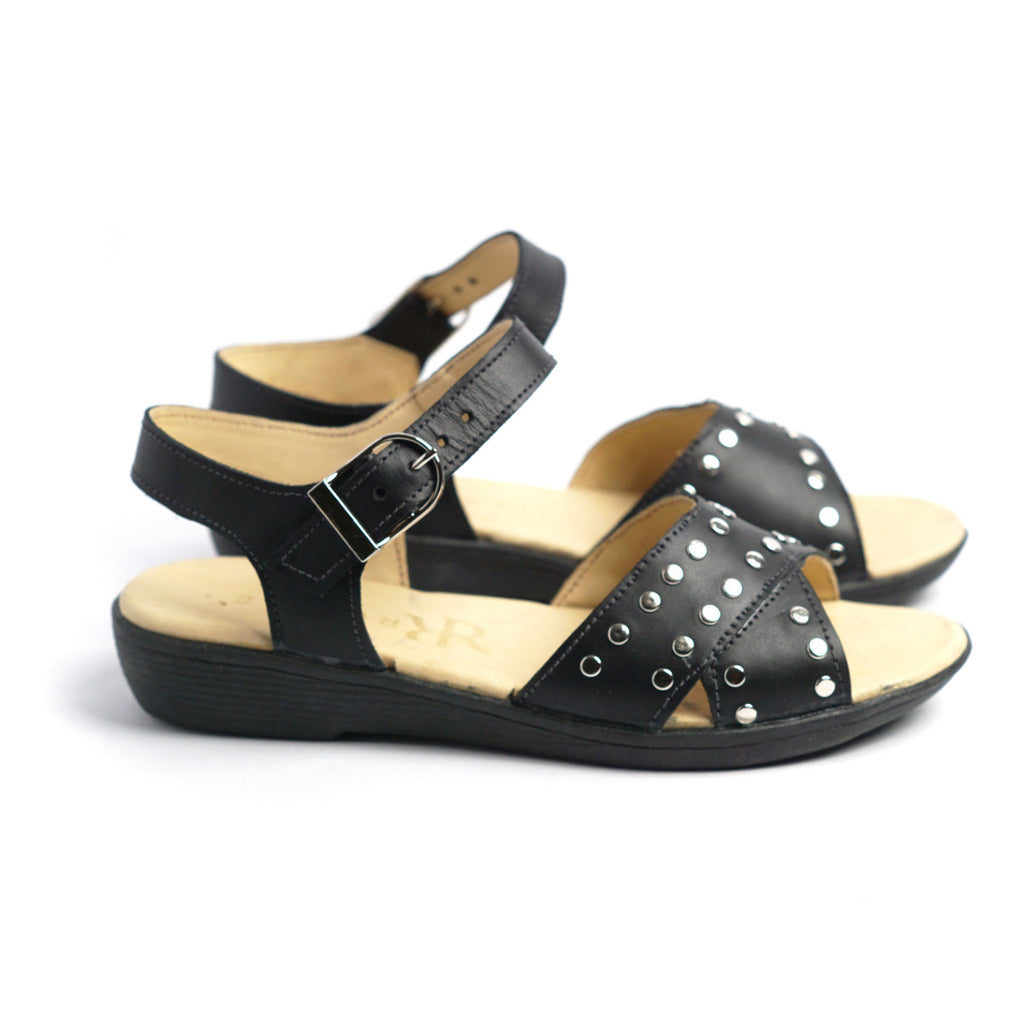 Sandalia negra mujer con tachas