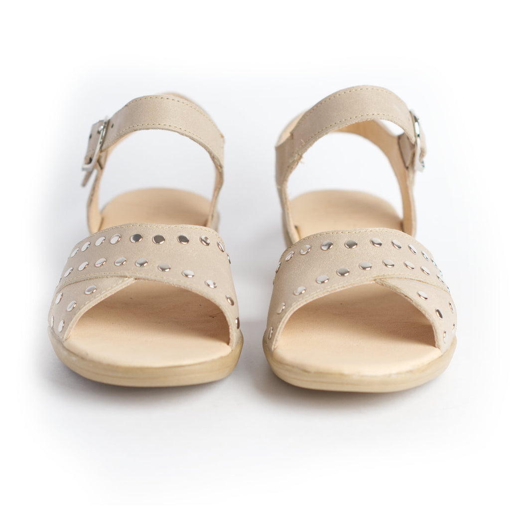 Sandalia nude Mujer con tachas