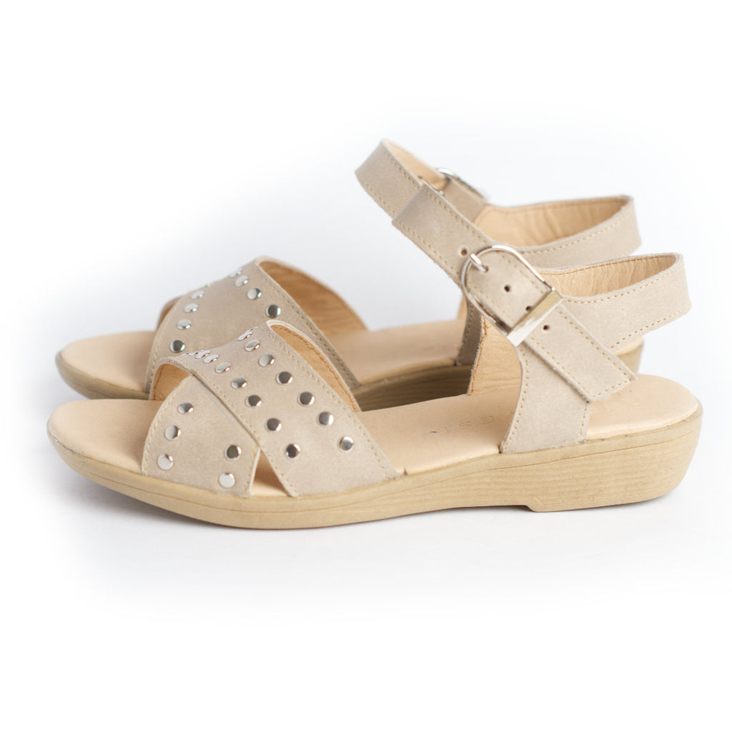 Sandalia nude Mujer con tachas