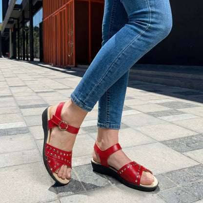 Sandalia roja Mujer con tachas